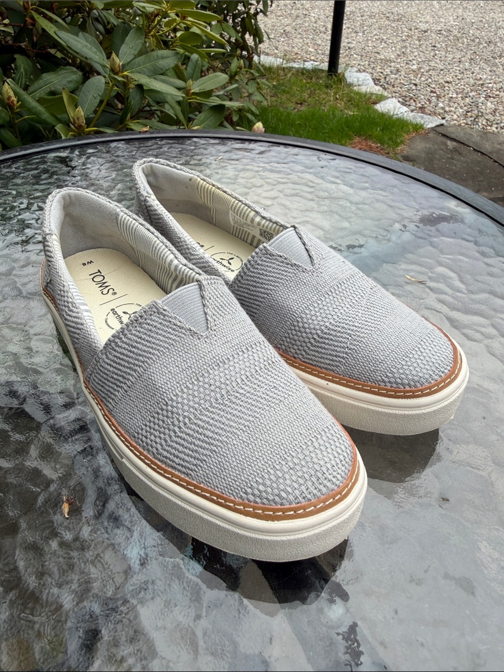 Toms Uni-sex-Light Gray Knit Slip-On Loafers w/ Tan Accent-6-excellent condition